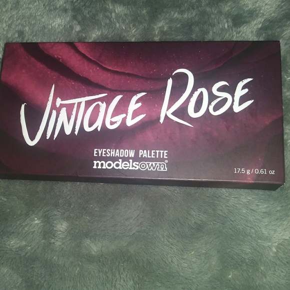 Models Own VINTAGE ROSE eyeshadow palette - Picture 2 of 3